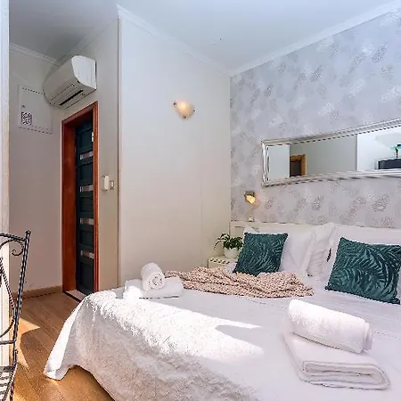 Luxury And Godimento Split